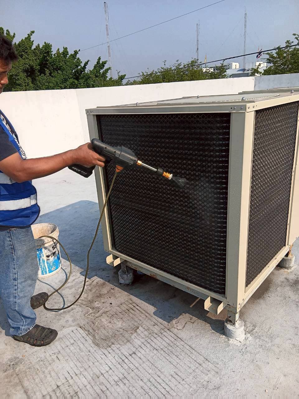Rooftop condensing units — 1