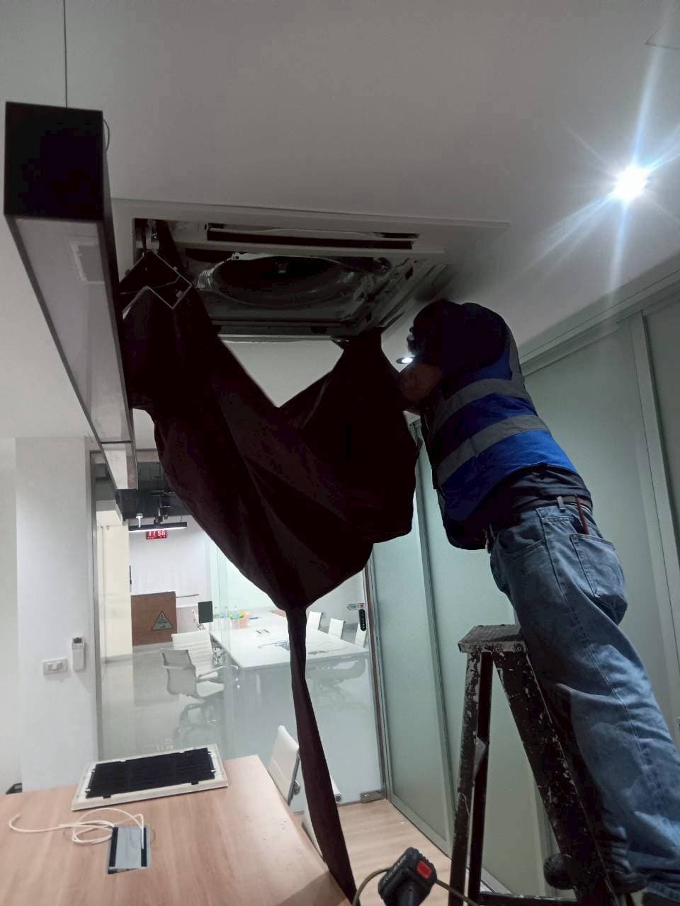 Cleaning indoor units without the mess — 1